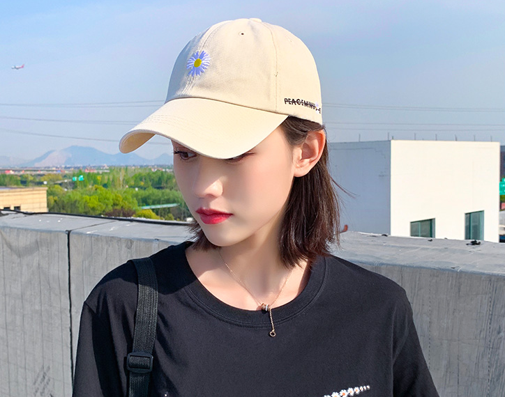 梅雨季节怎么选帽子