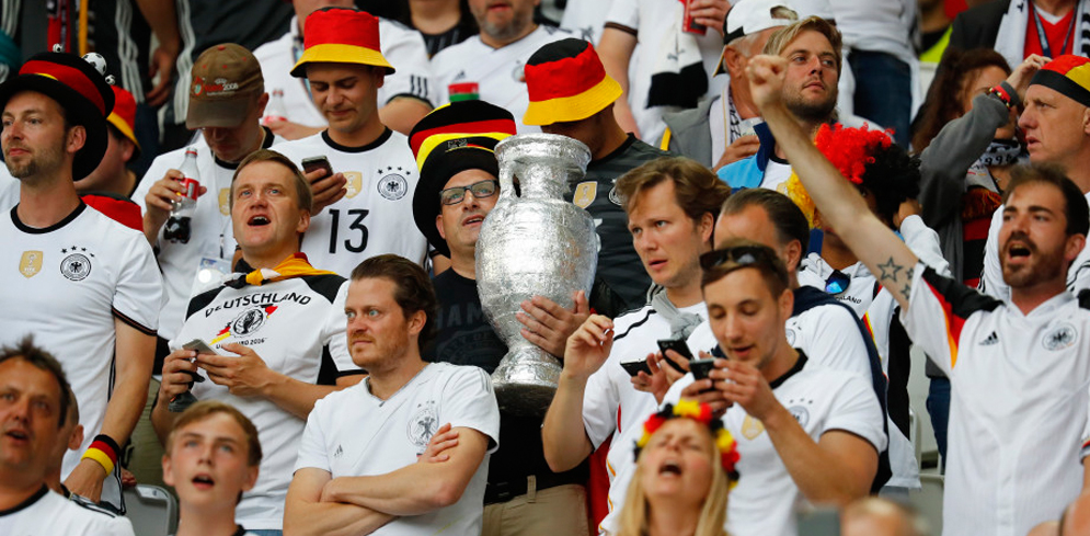 看欧洲杯戴什么帽子