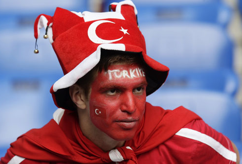 看欧洲杯戴什么帽子