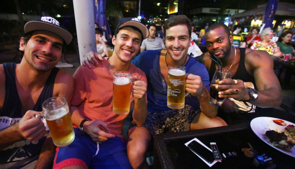 看欧洲杯戴什么帽子