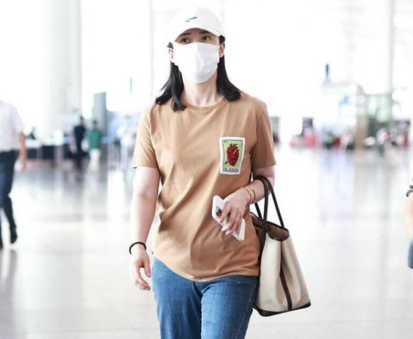 明星的棒球帽穿搭