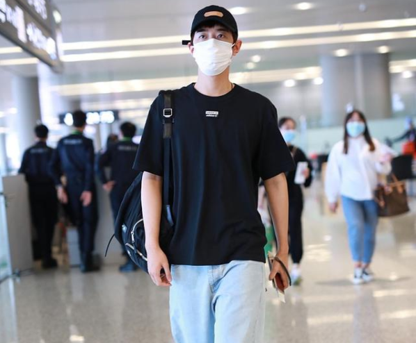 明星的棒球帽穿搭