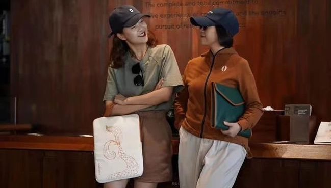 成熟女人的帽子穿搭