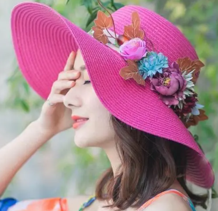 融入自然元素的帽子花朵