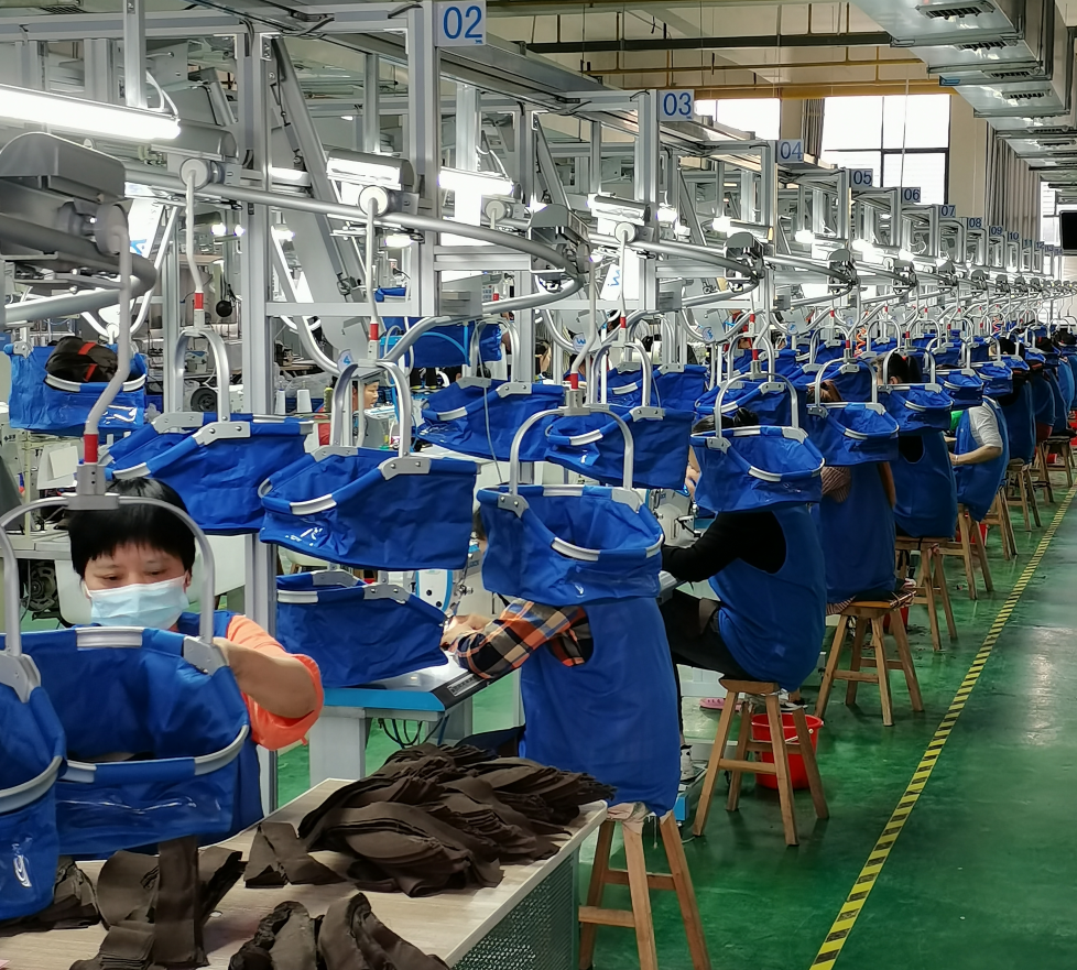 义乌不断成长的制帽企业