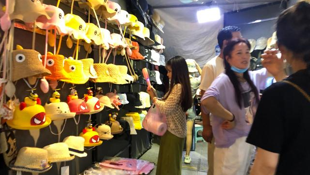 最划算购买帽子的方式夜市