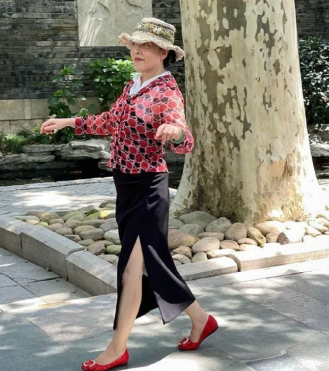 老年人时髦帽子穿搭