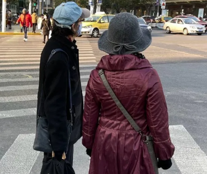 老年人时髦帽子穿搭