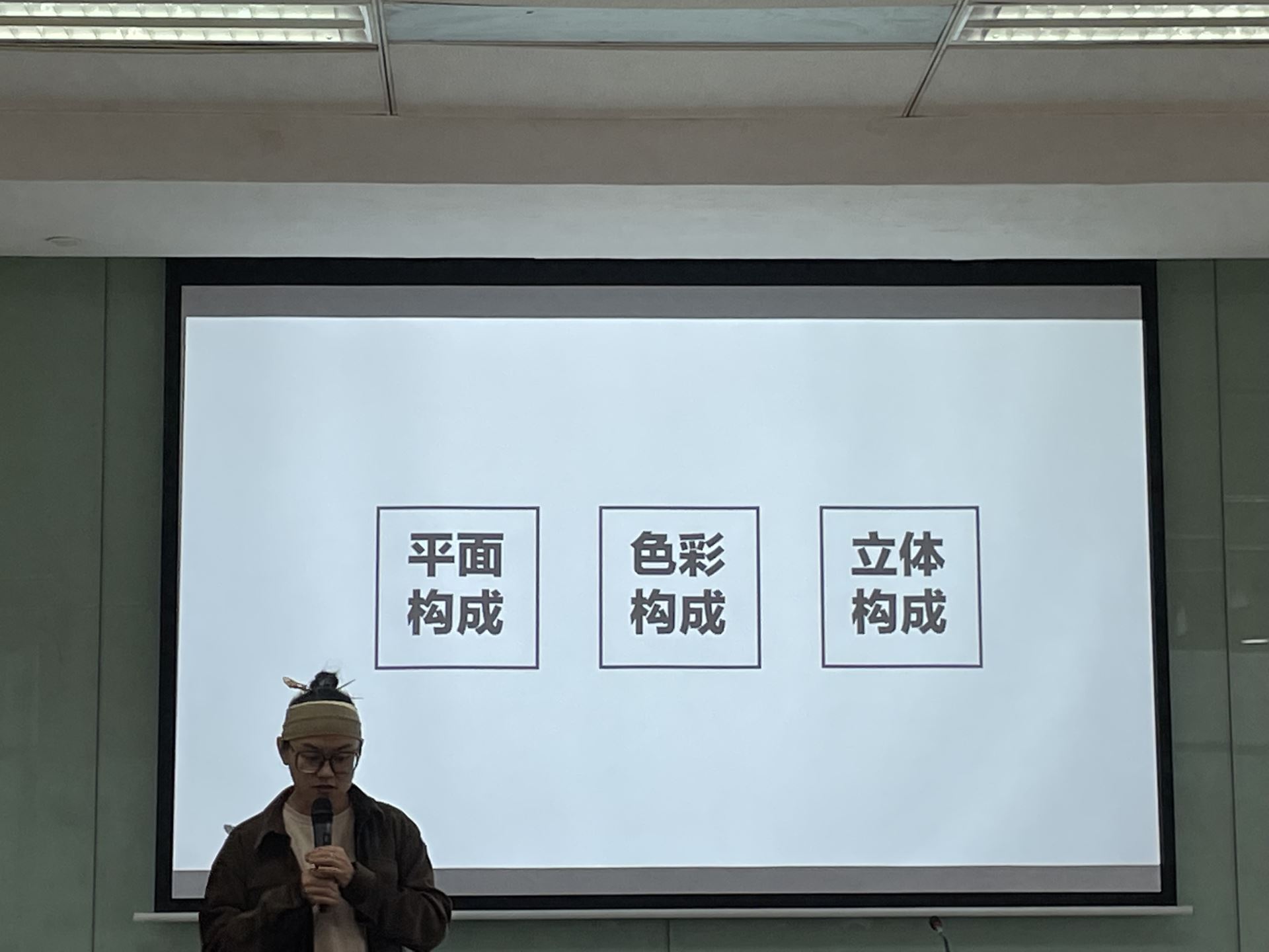 知名帽饰设计师