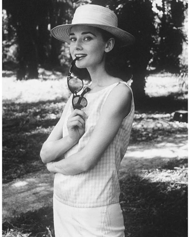 女人为什么要戴帽子