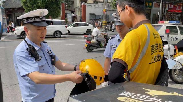 棒球帽和头盔的区别