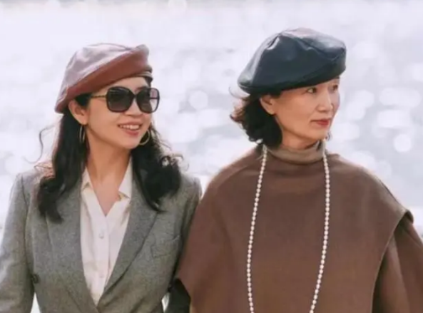 穿大衣戴帽子图二