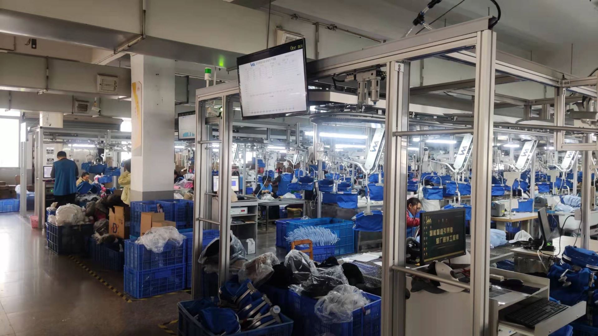 有吊挂系统的帽子厂