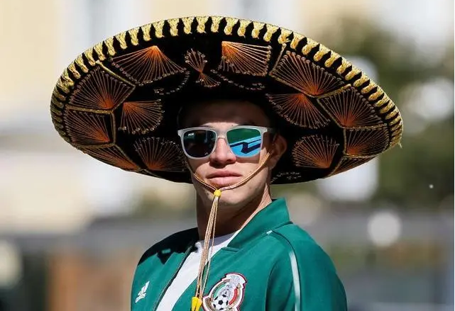 世界杯球迷帽子