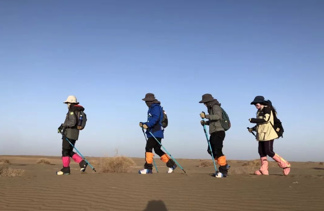 戈壁徒步戴什么帽子