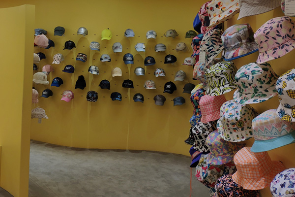 义乌帽子定做工厂高普服饰样品间